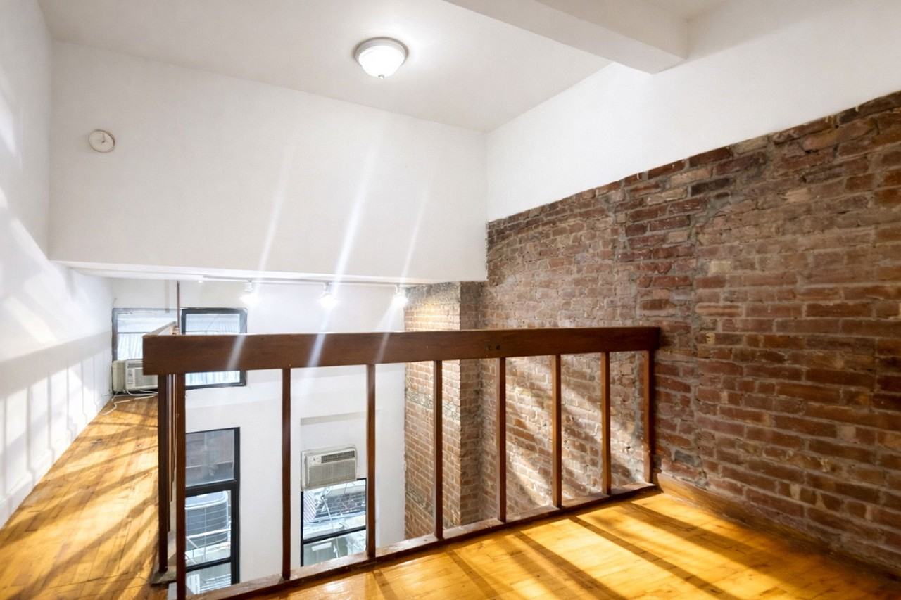 Listing photo 1 of 5