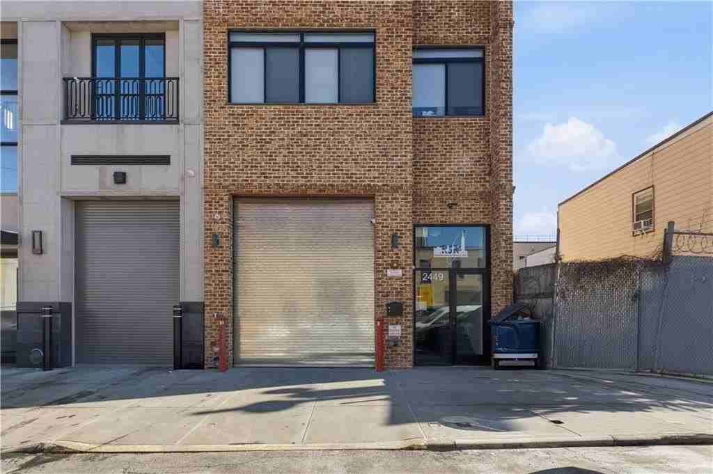 Listing photo 1 of 5