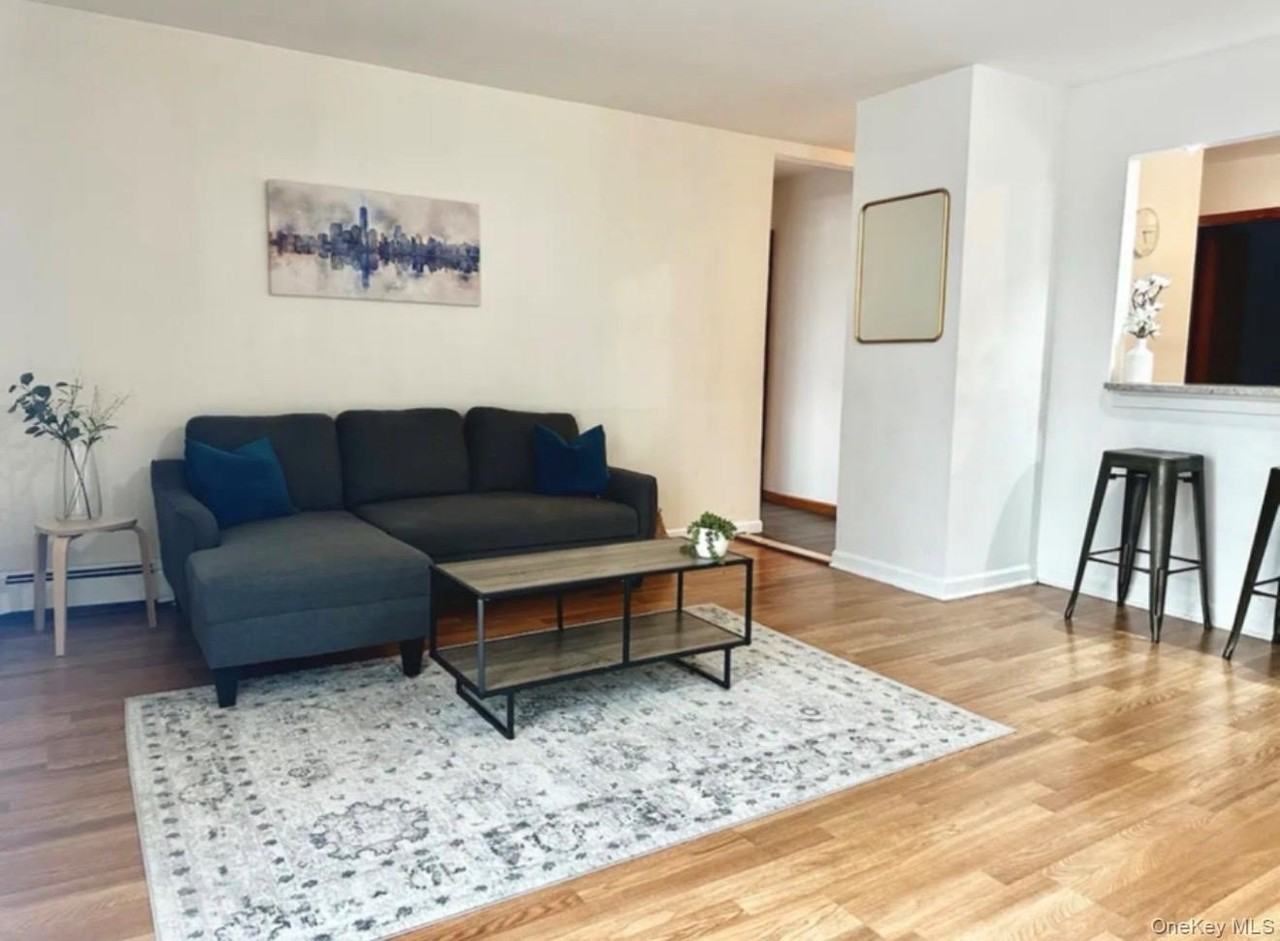 Listing photo 1 of 5