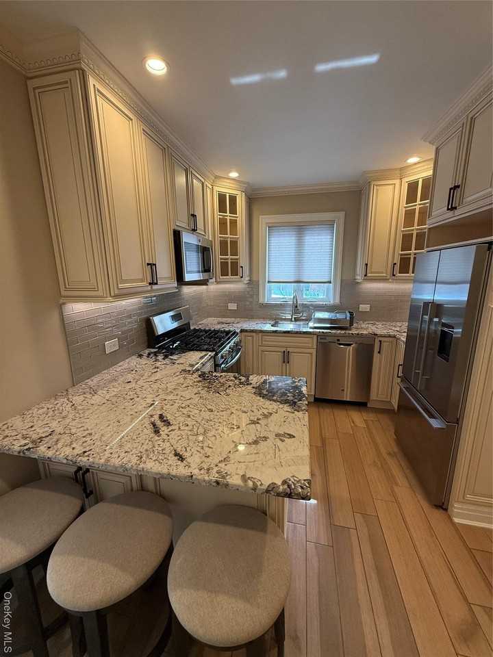 Listing photo 1 of 5