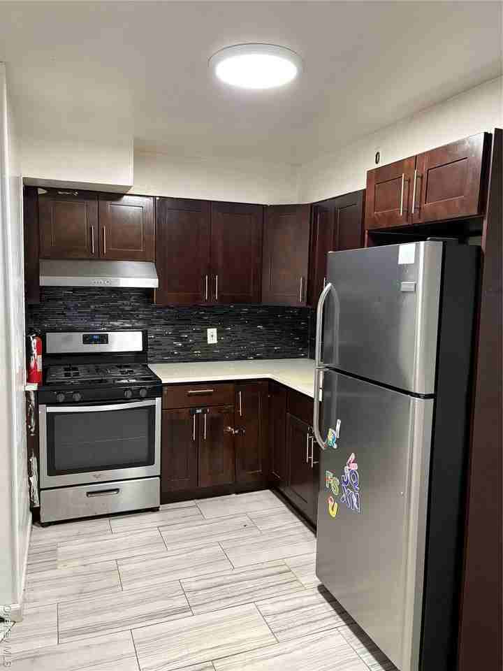 Listing photo 1 of 3