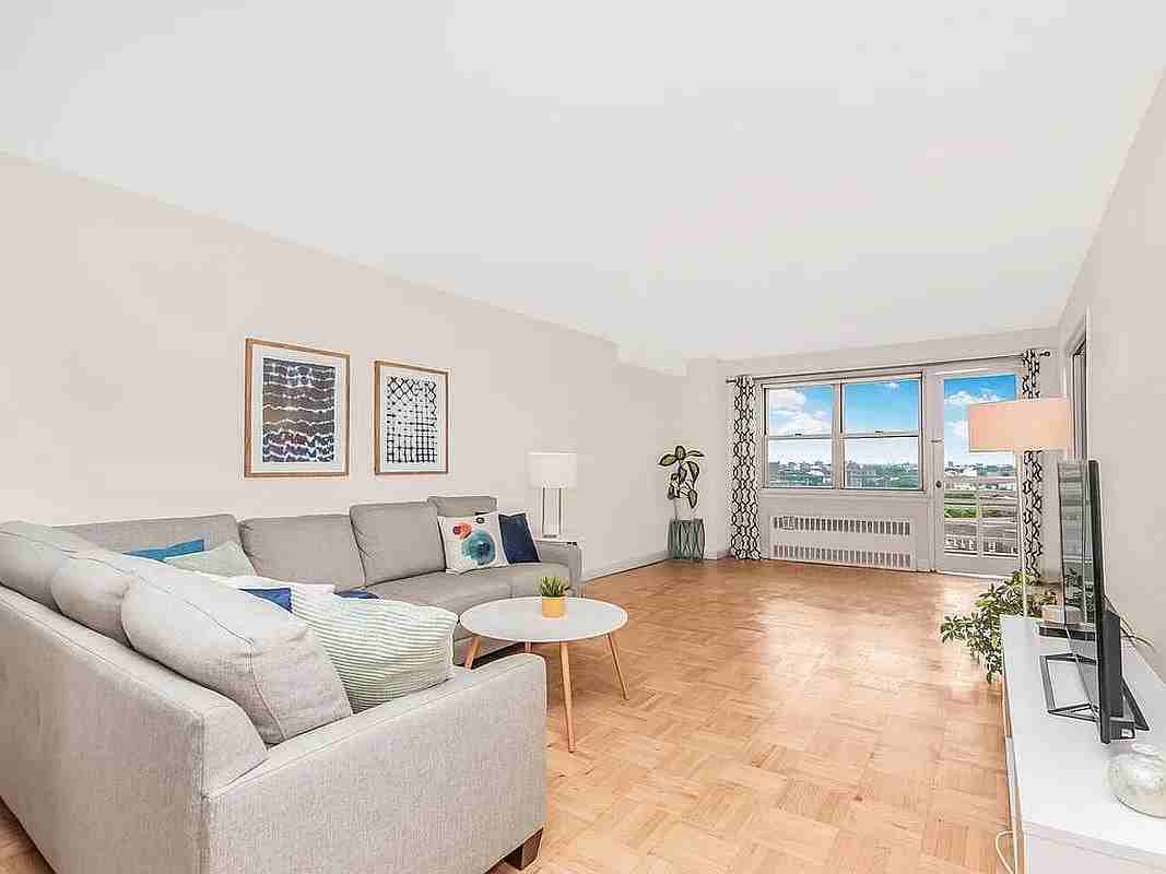 Listing photo 1 of 5