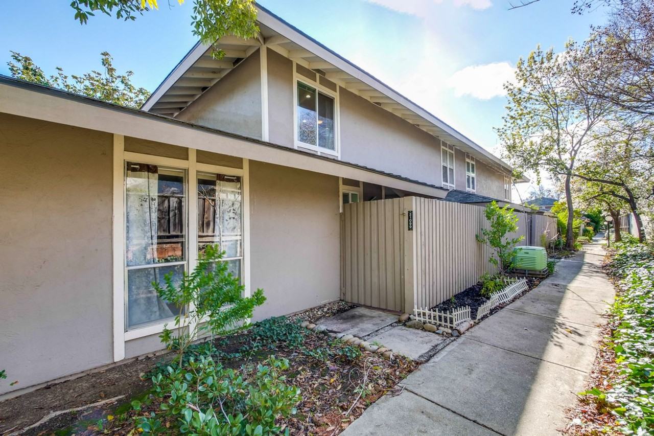 Listing photo 1 of 5
