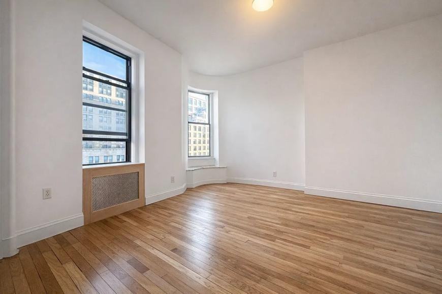 Listing photo 1 of 5