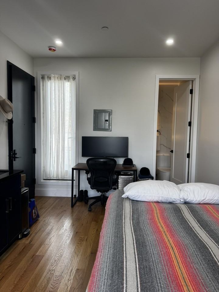 Listing photo 1 of 5