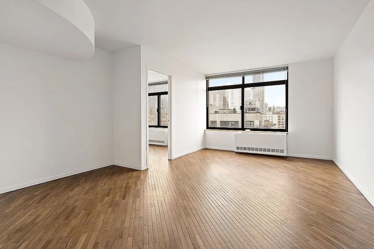 Listing photo 1 of 5