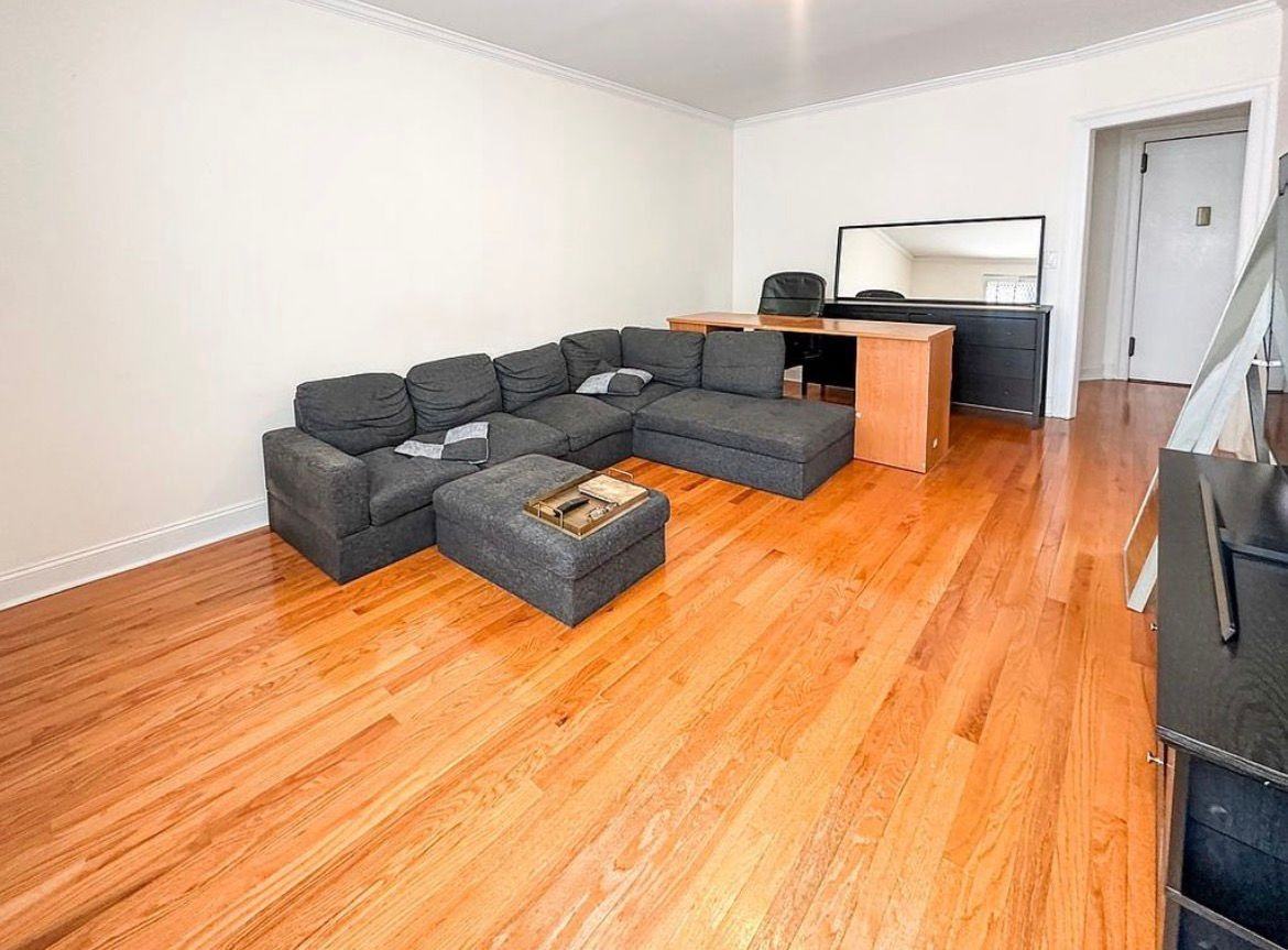 Listing photo 1 of 4