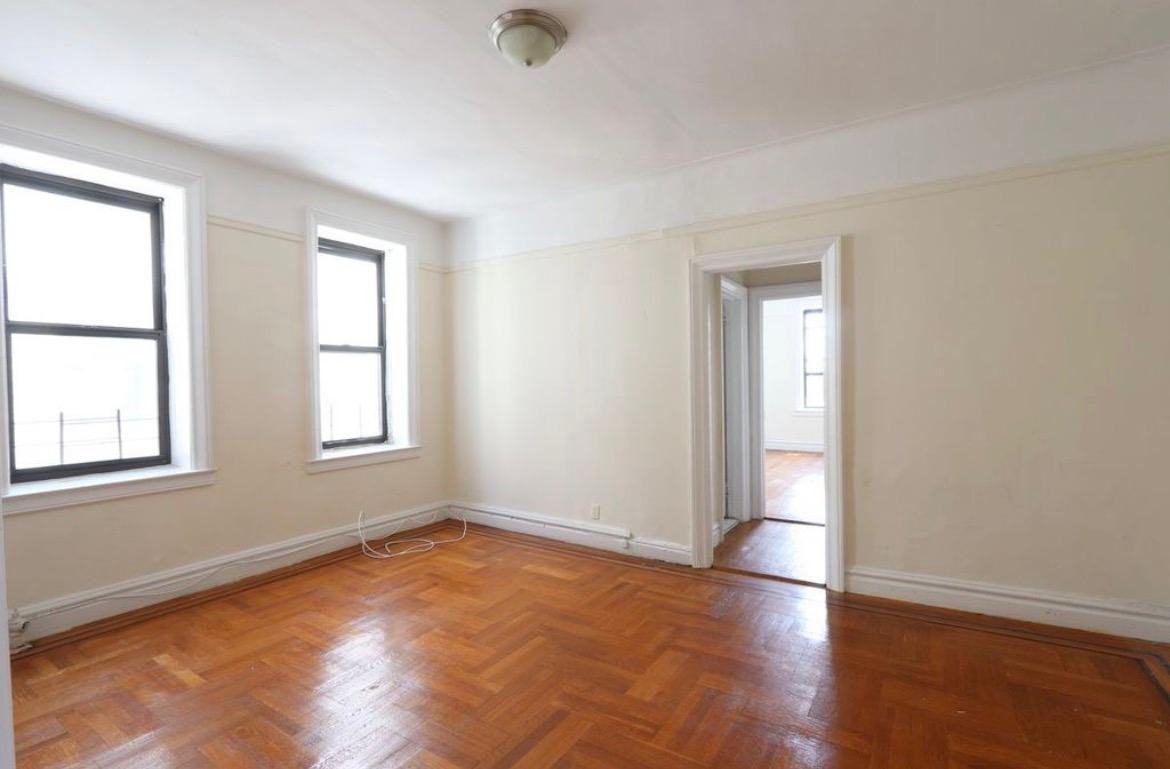 Listing photo 1 of 4