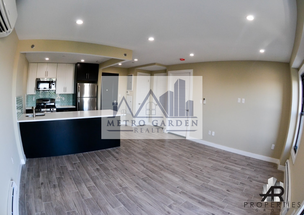 Listing photo 1 of 5