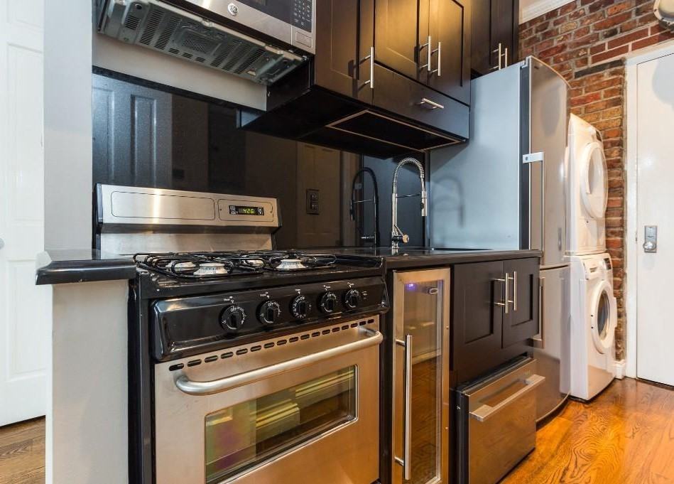 Listing photo 1 of 5