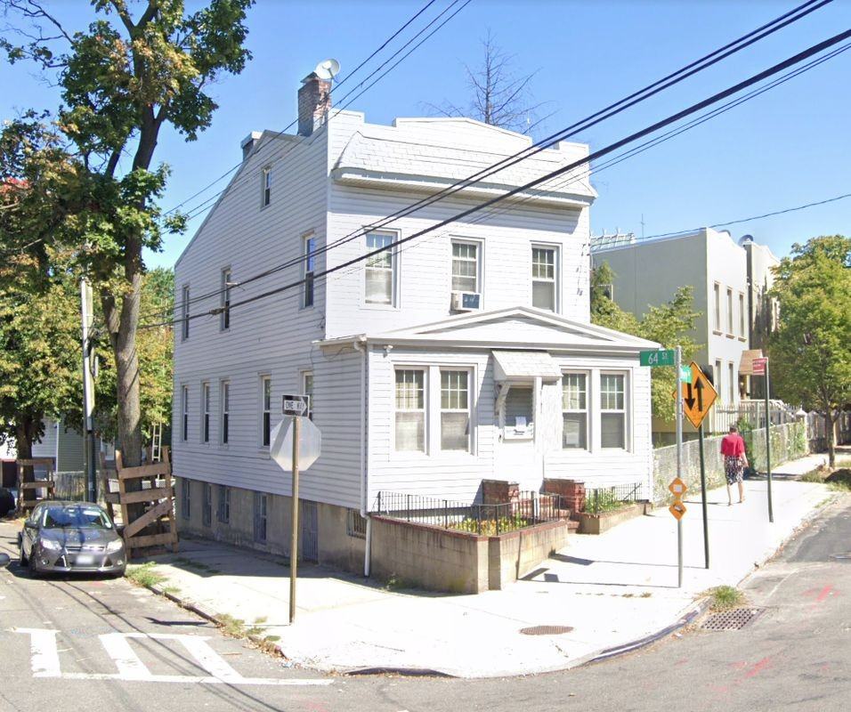 Listing photo 1 of 5