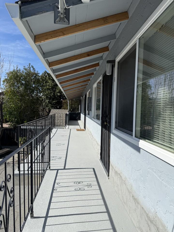 Listing photo 1 of 5