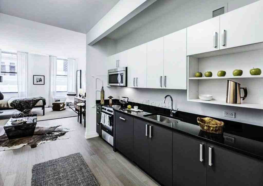 Listing photo 1 of 4