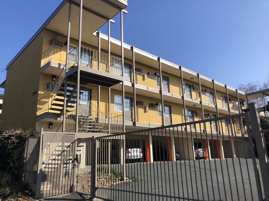 Listing photo 1 of 5