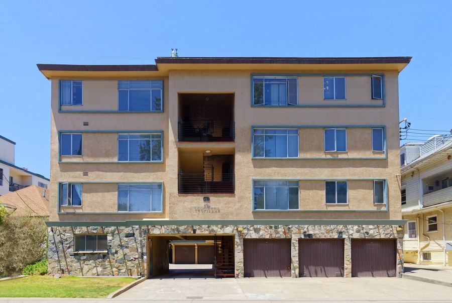Listing photo 1 of 5