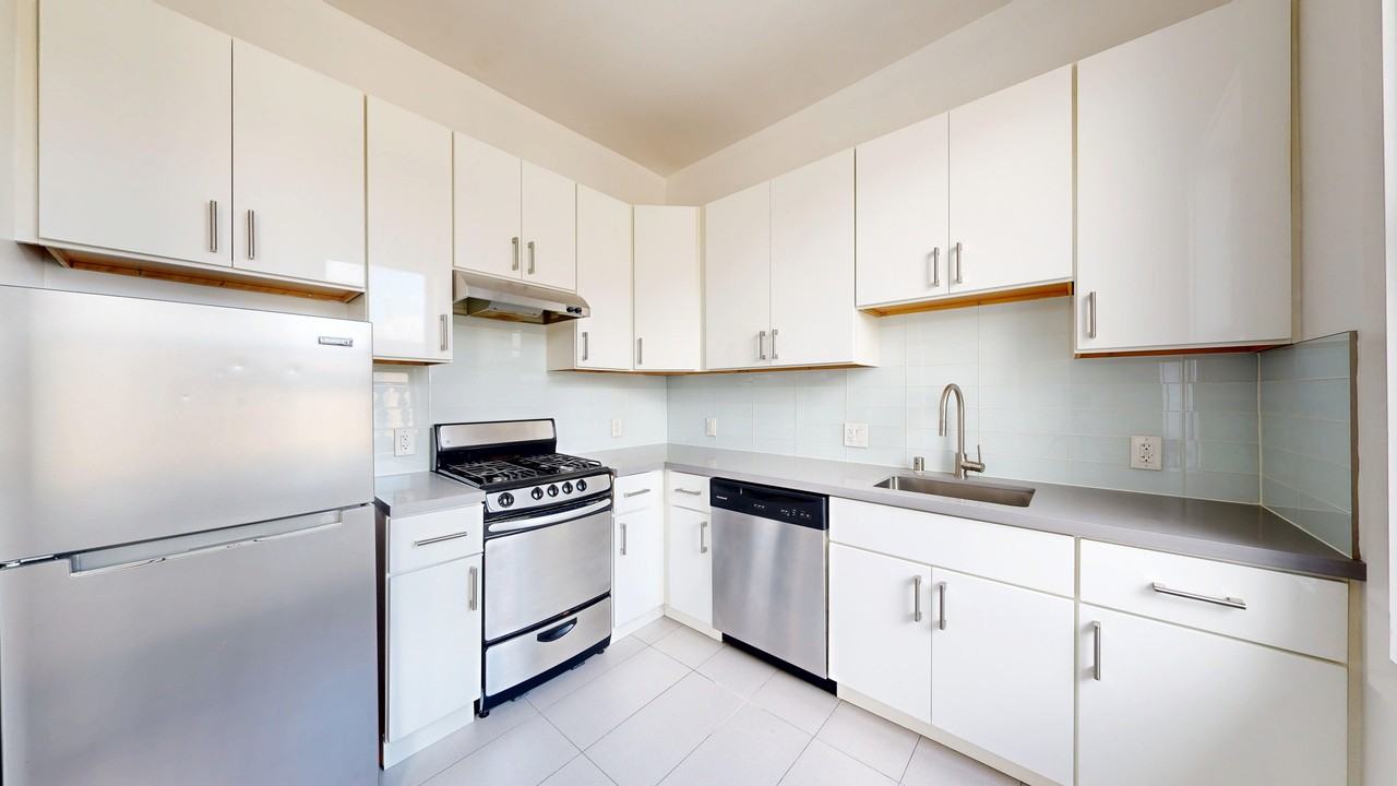 Listing photo 1 of 5