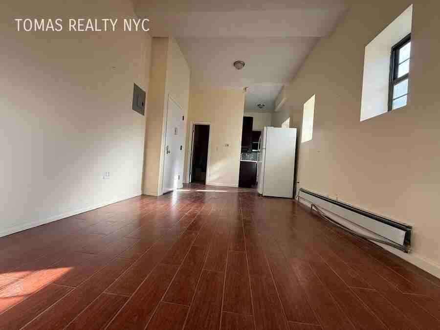 Listing photo 1 of 5