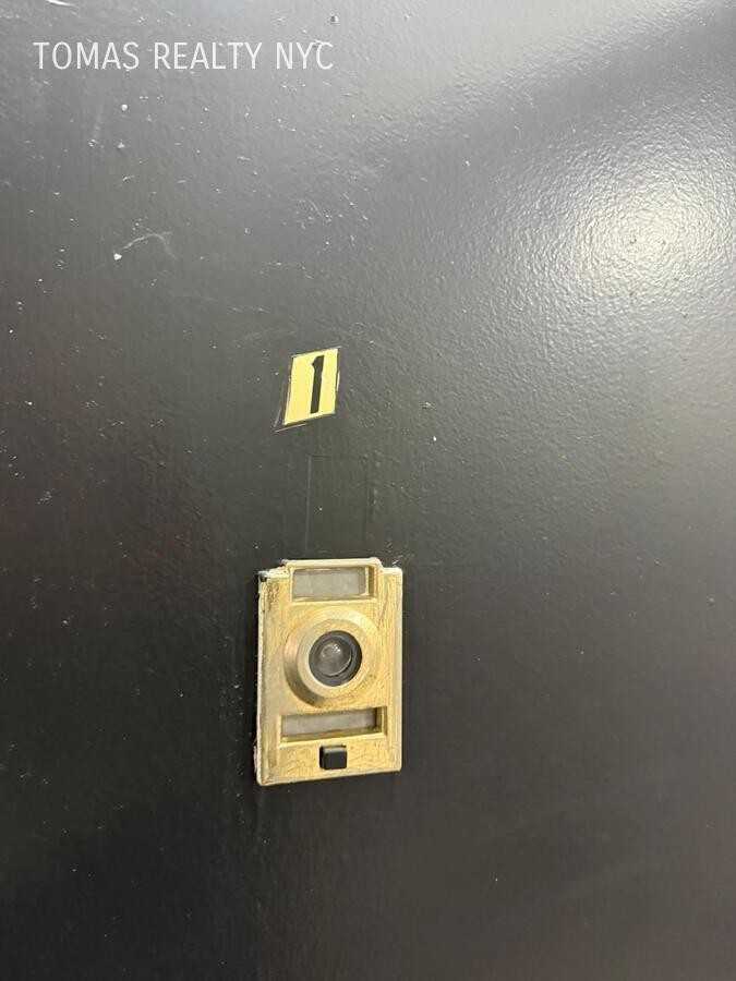 Listing photo 1 of 5