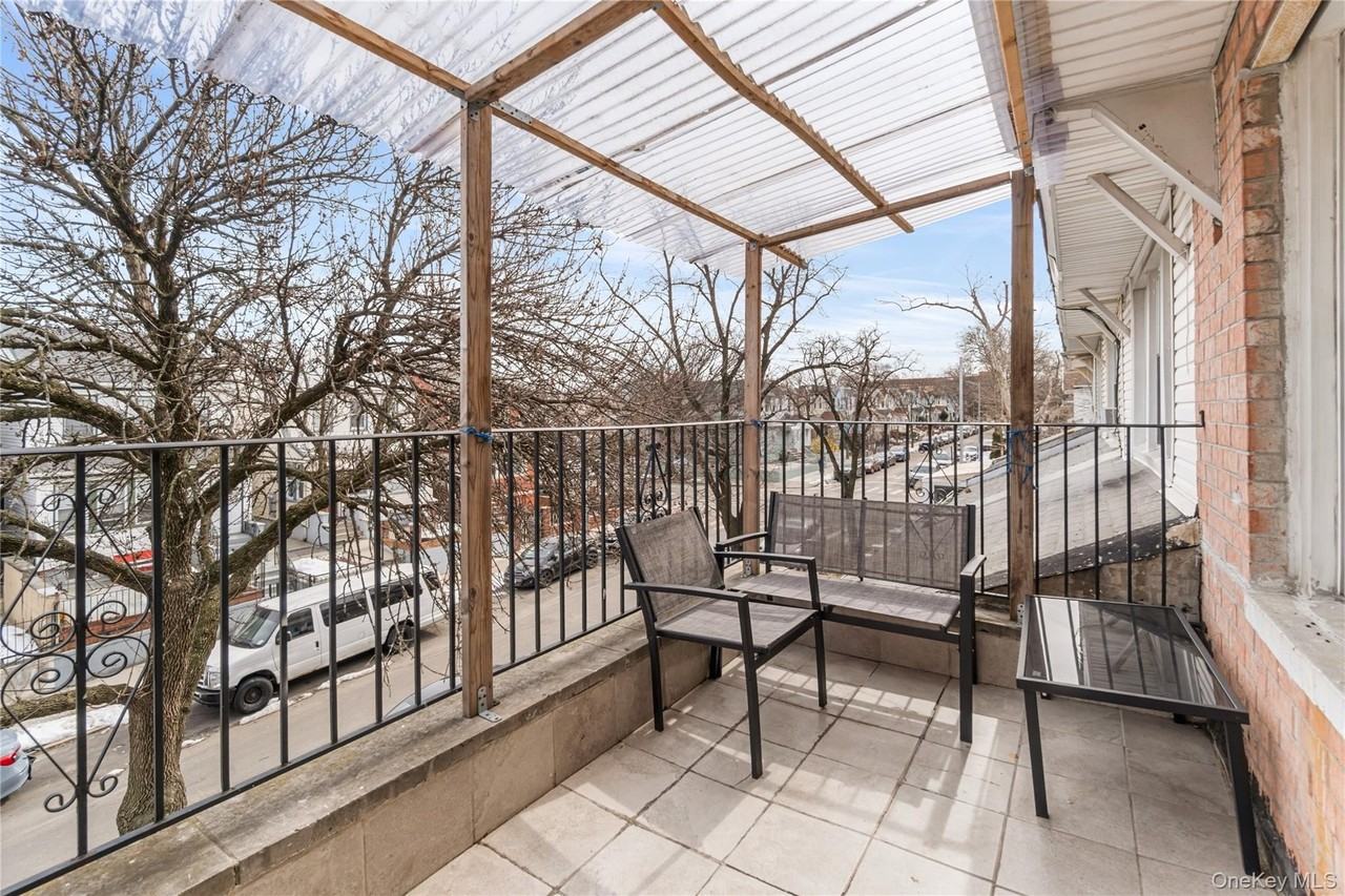 Listing photo 1 of 5