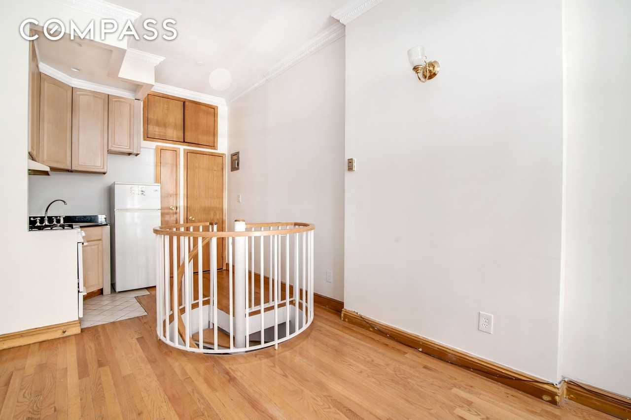 Listing photo 1 of 5