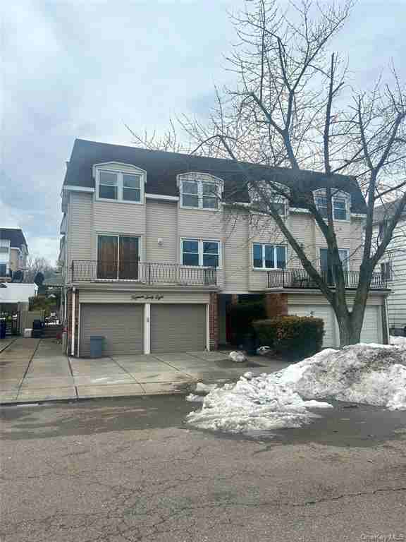 Listing photo 1 of 2