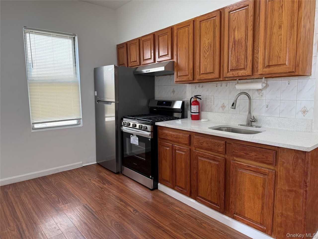 Listing photo 1 of 5