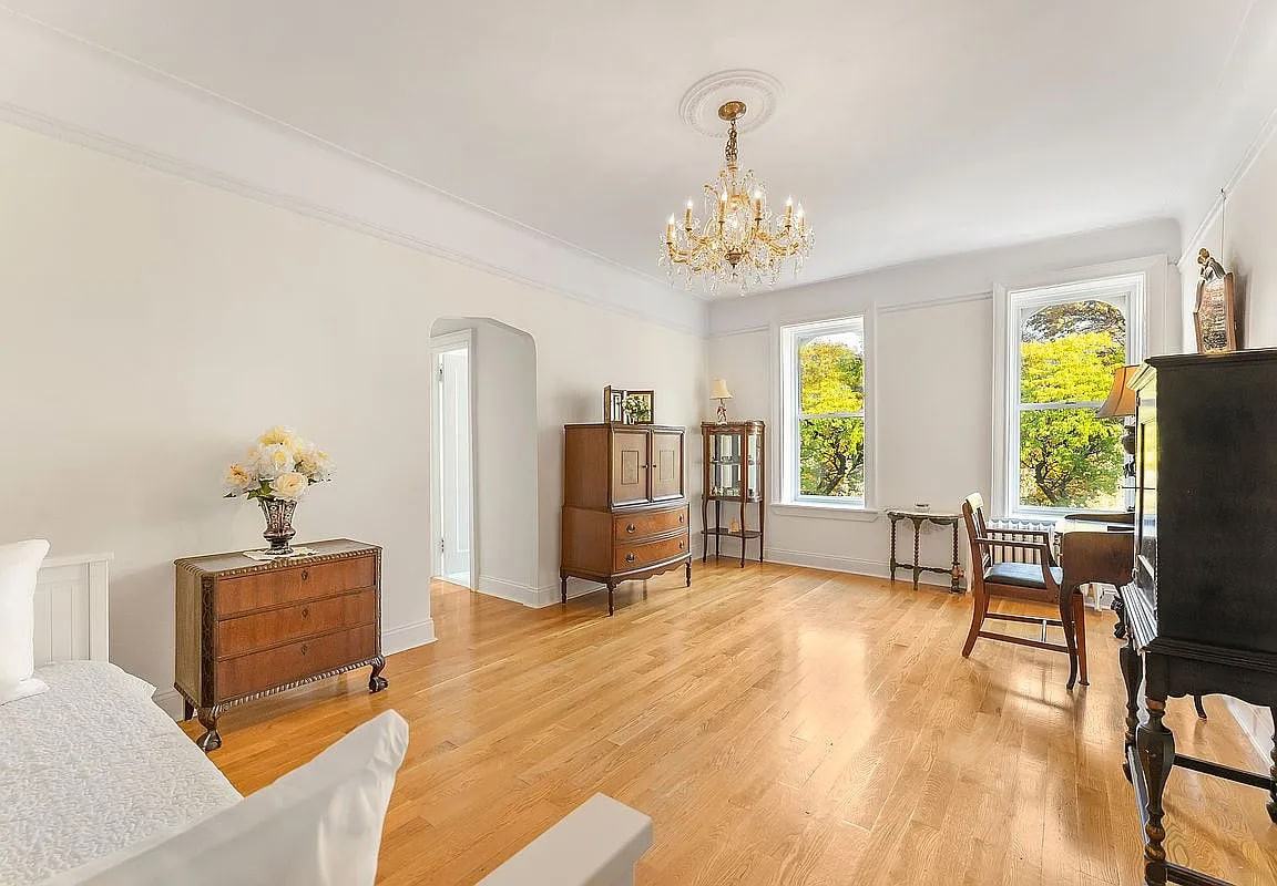 Listing photo 1 of 5