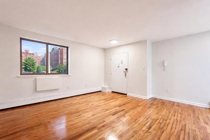 Listing photo 1 of 5