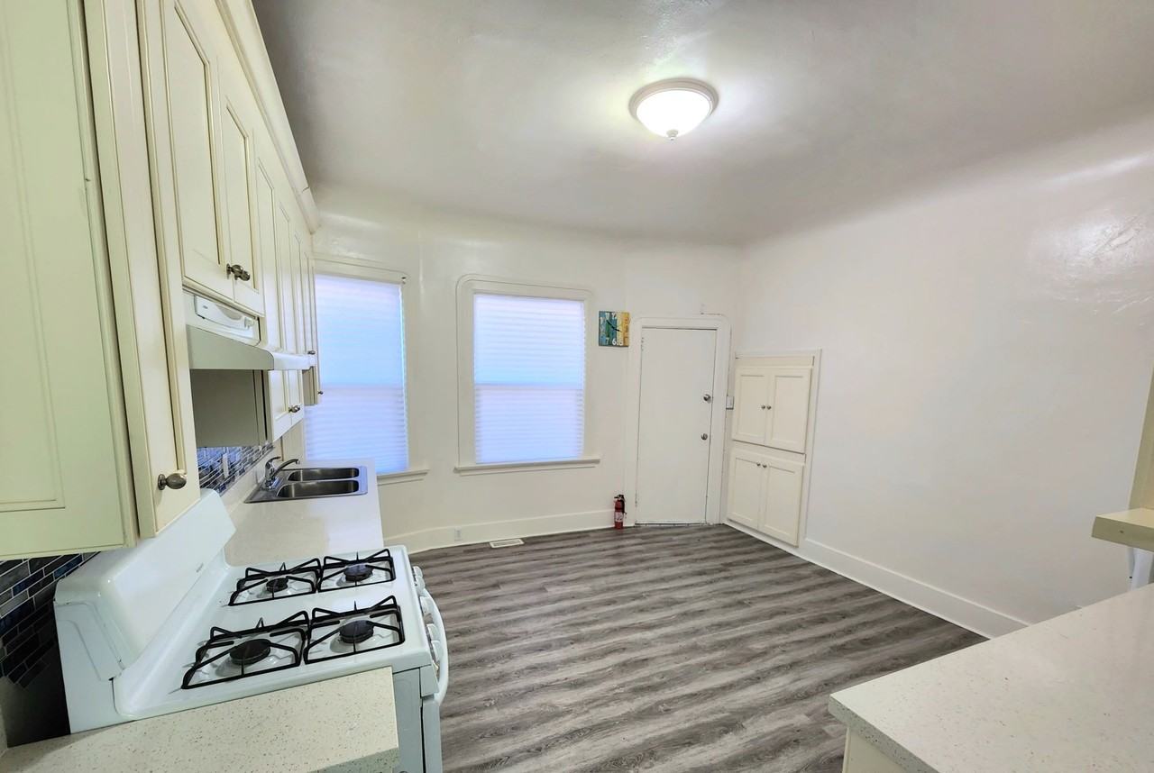 Listing photo 1 of 5