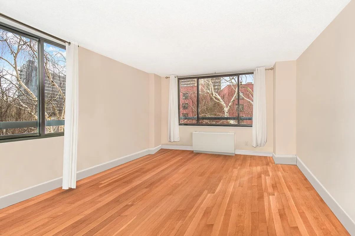 Listing photo 1 of 5