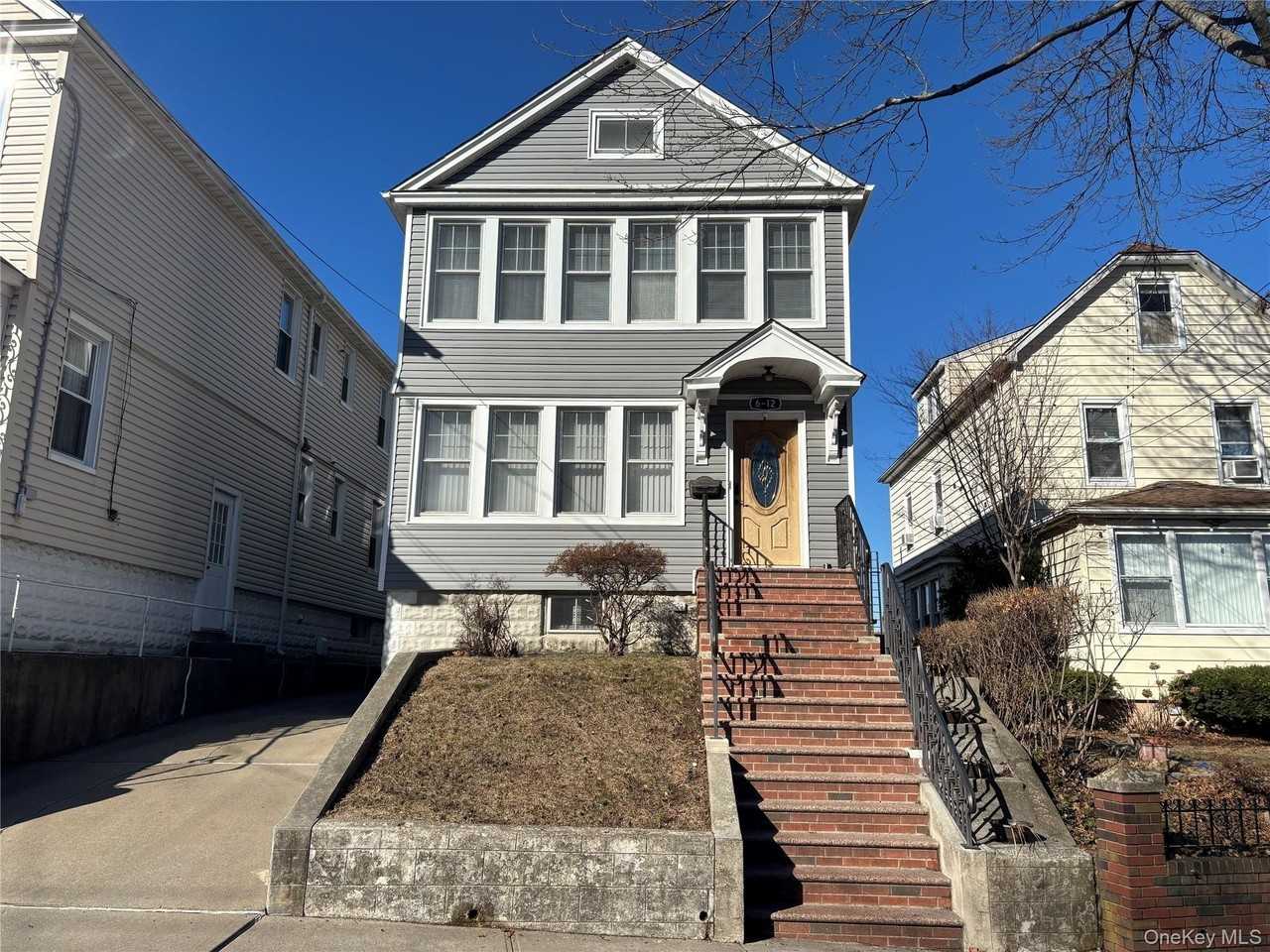 Listing photo 1 of 5