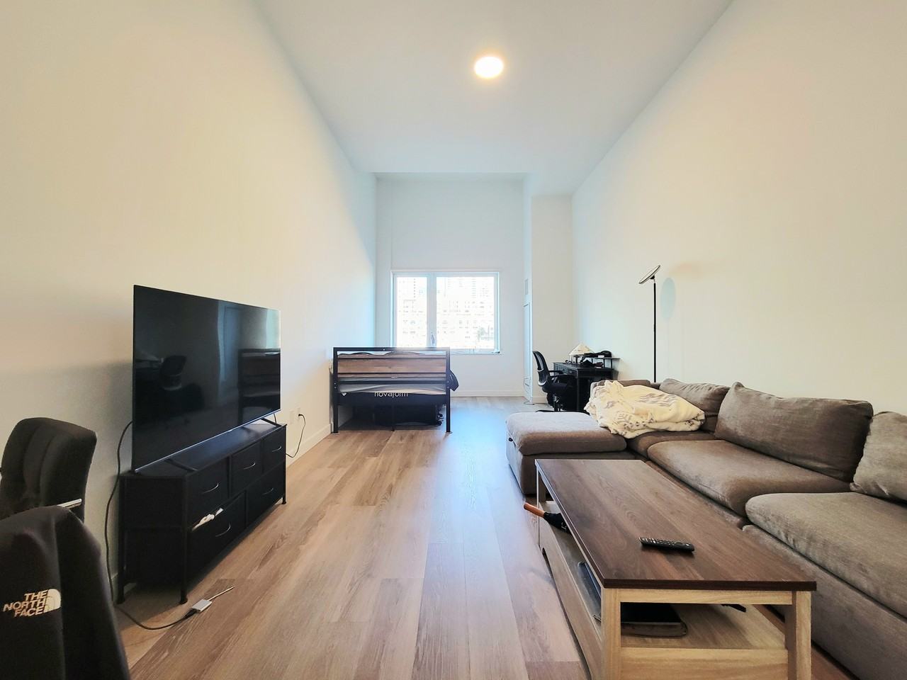 Listing photo 1 of 5