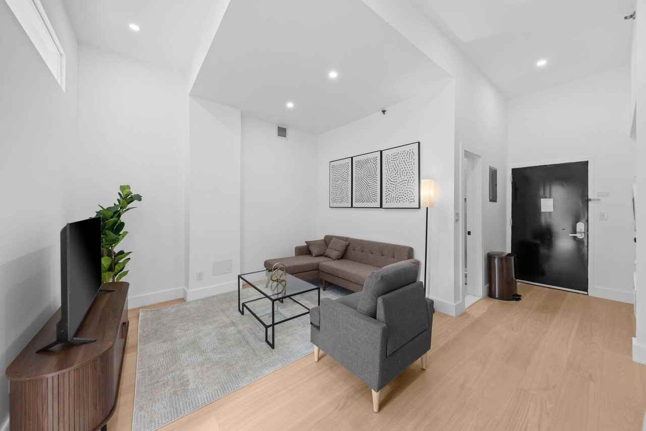 Listing photo 1 of 5