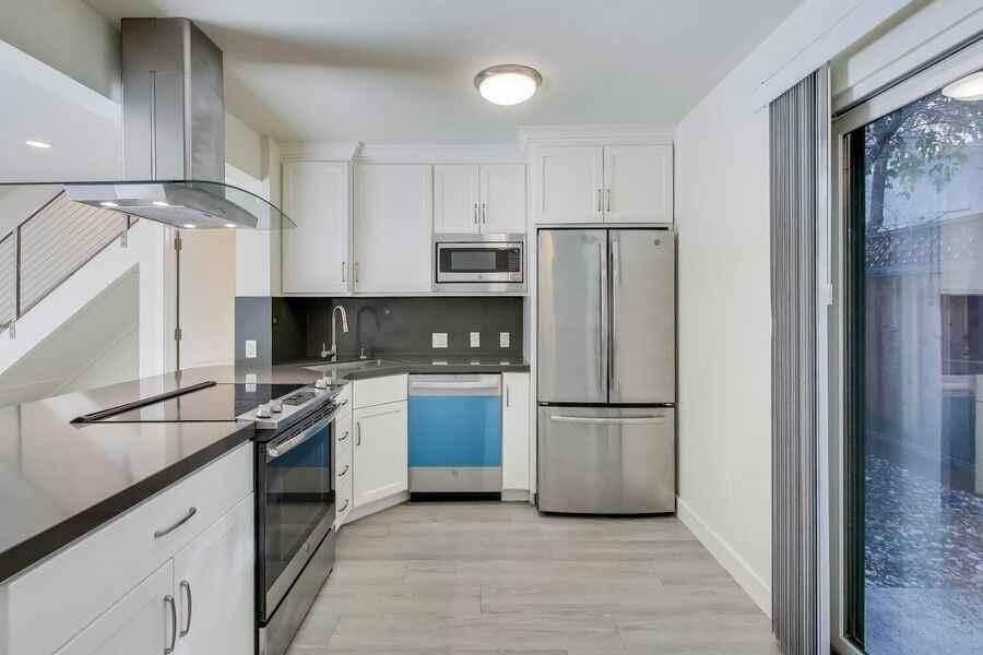 Listing photo 1 of 5