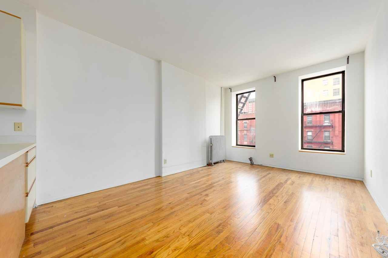 Listing photo 1 of 5