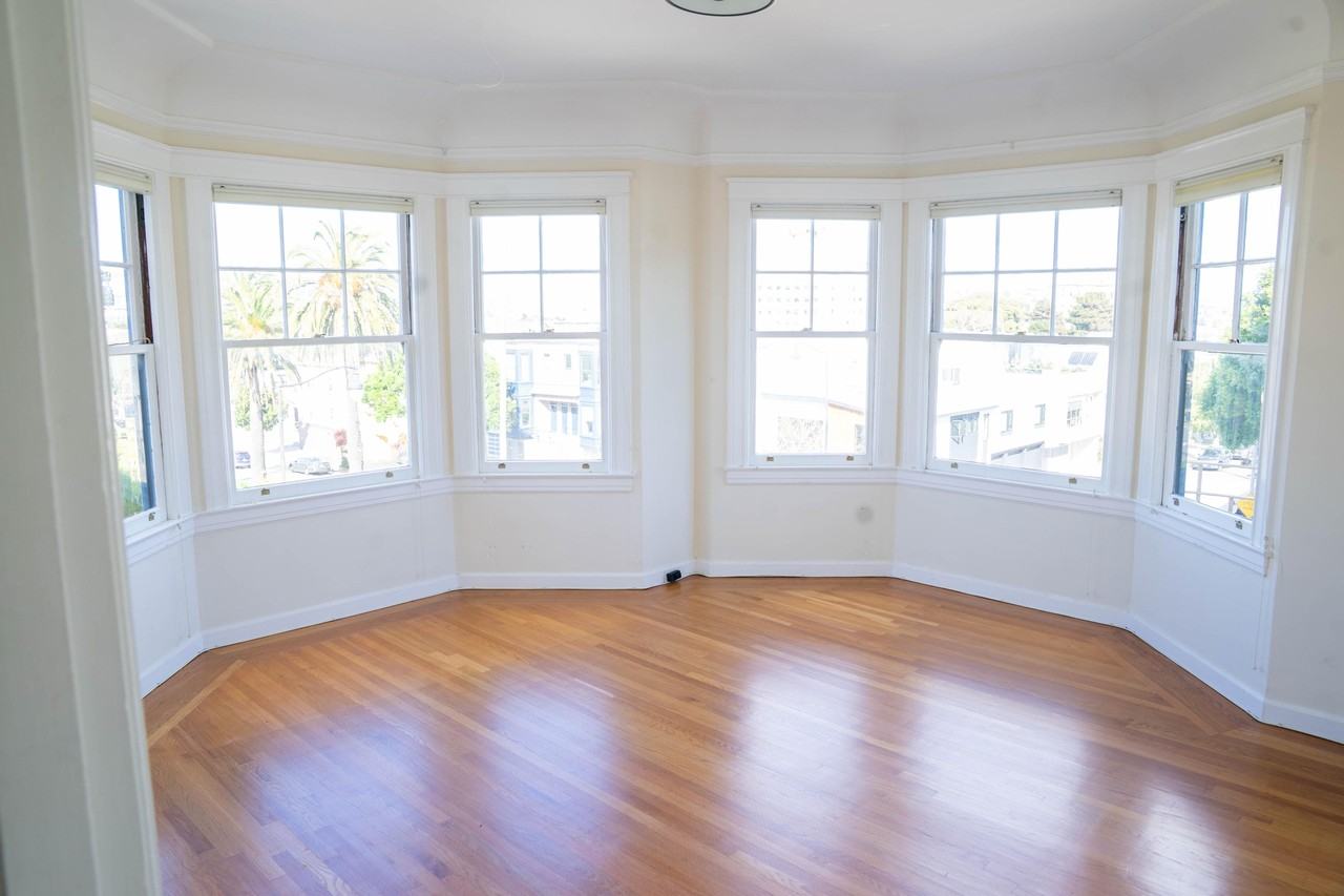 Listing photo 1 of 5