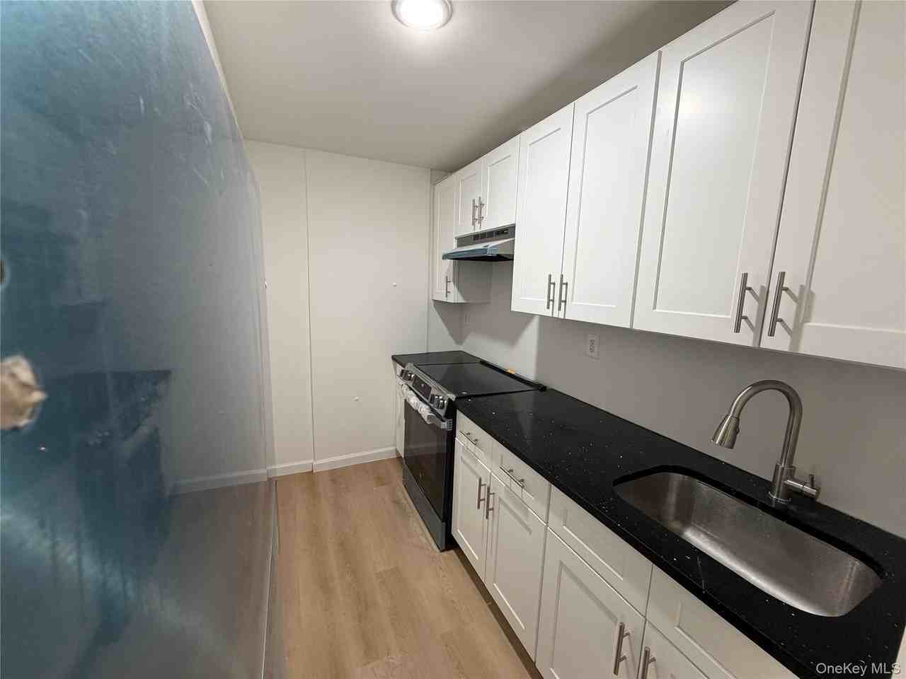 Listing photo 1 of 5