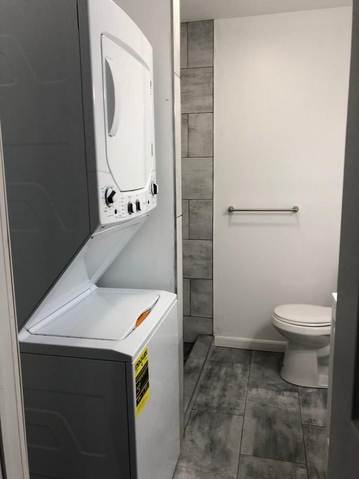 Listing photo 1 of 5