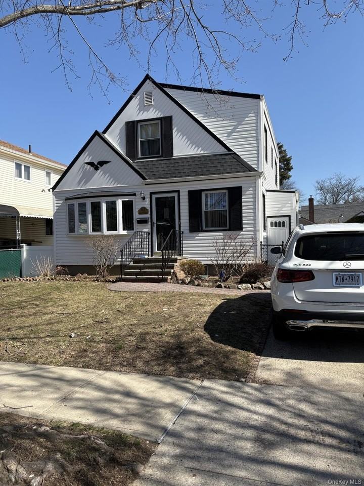 Listing photo 1 of 2