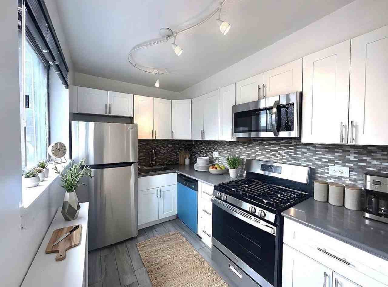 Listing photo 1 of 5