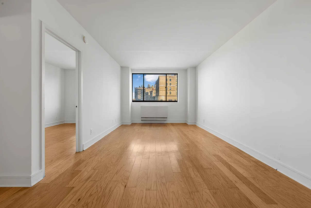 Listing photo 1 of 5