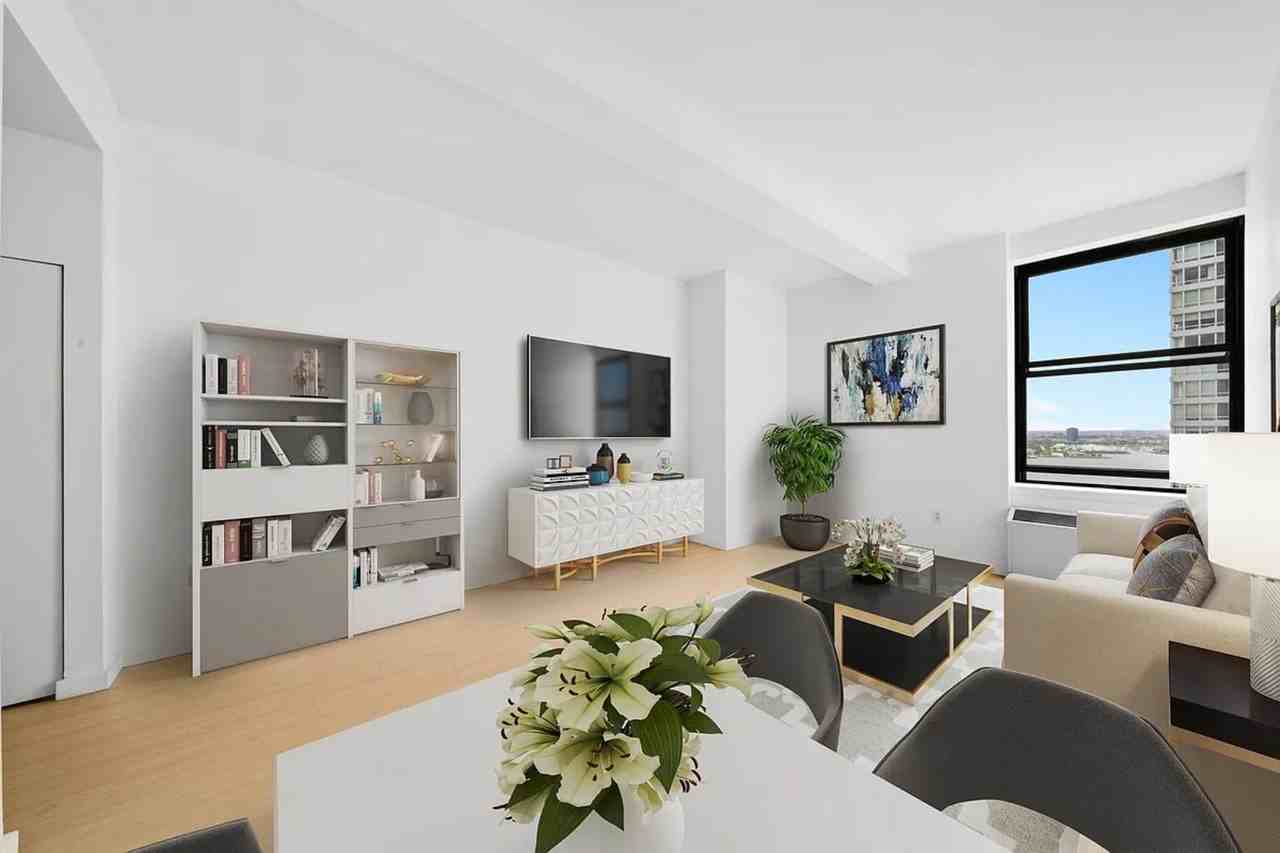 Listing photo 1 of 5