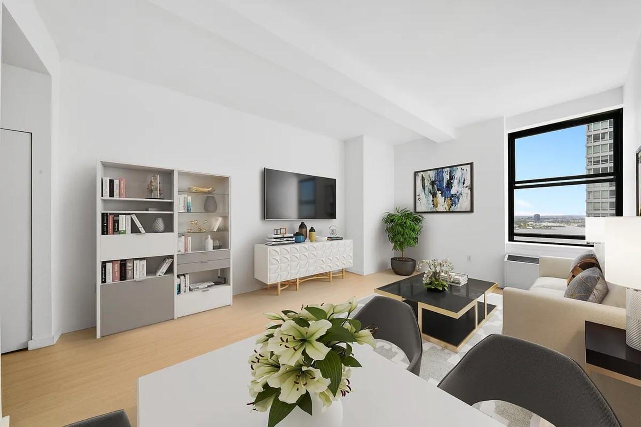 Listing photo 1 of 4