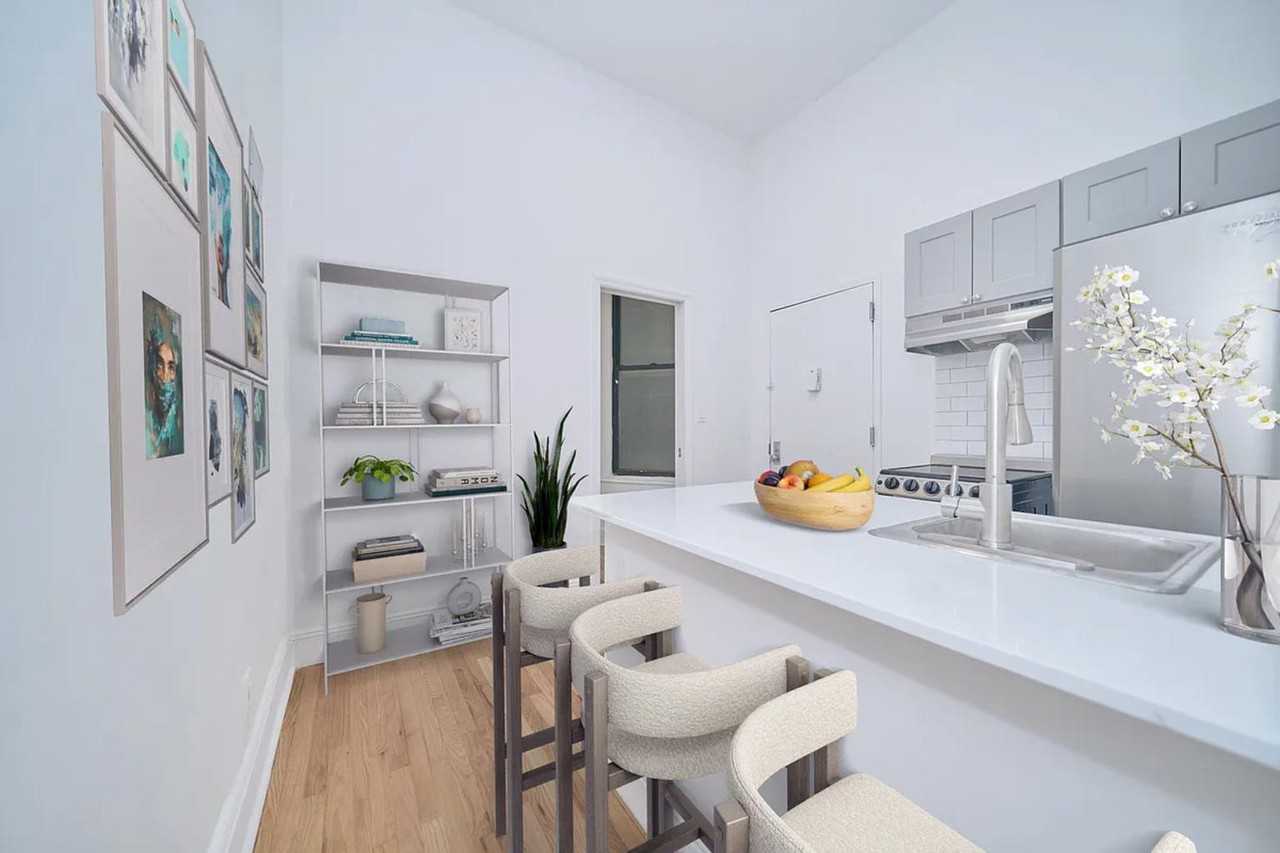 Listing photo 1 of 5