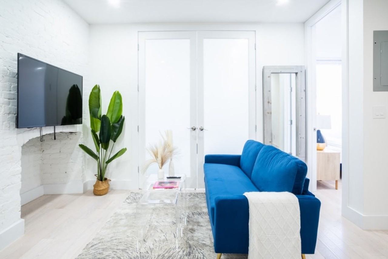 Listing photo 1 of 5