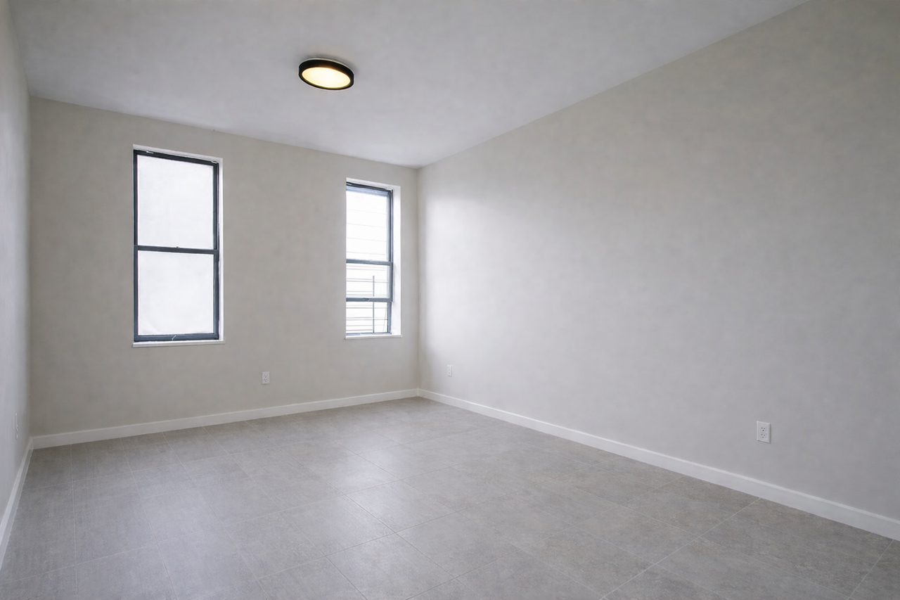 Listing photo 1 of 5