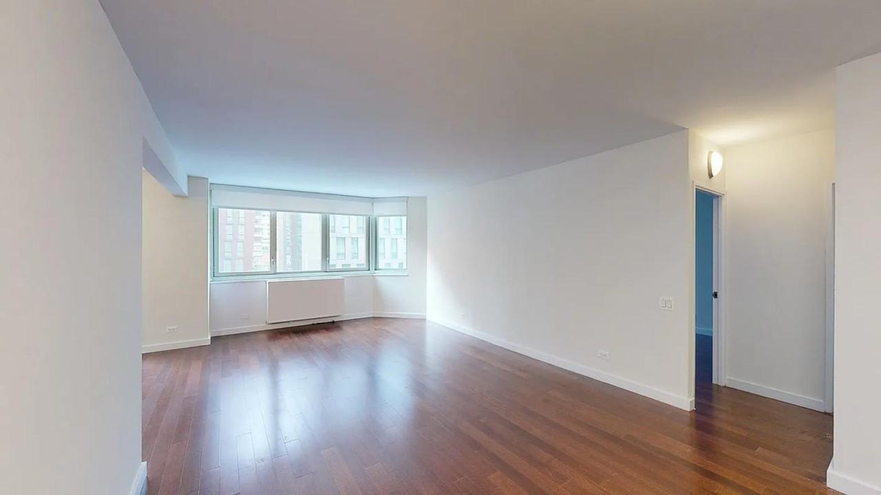 Listing photo 1 of 5