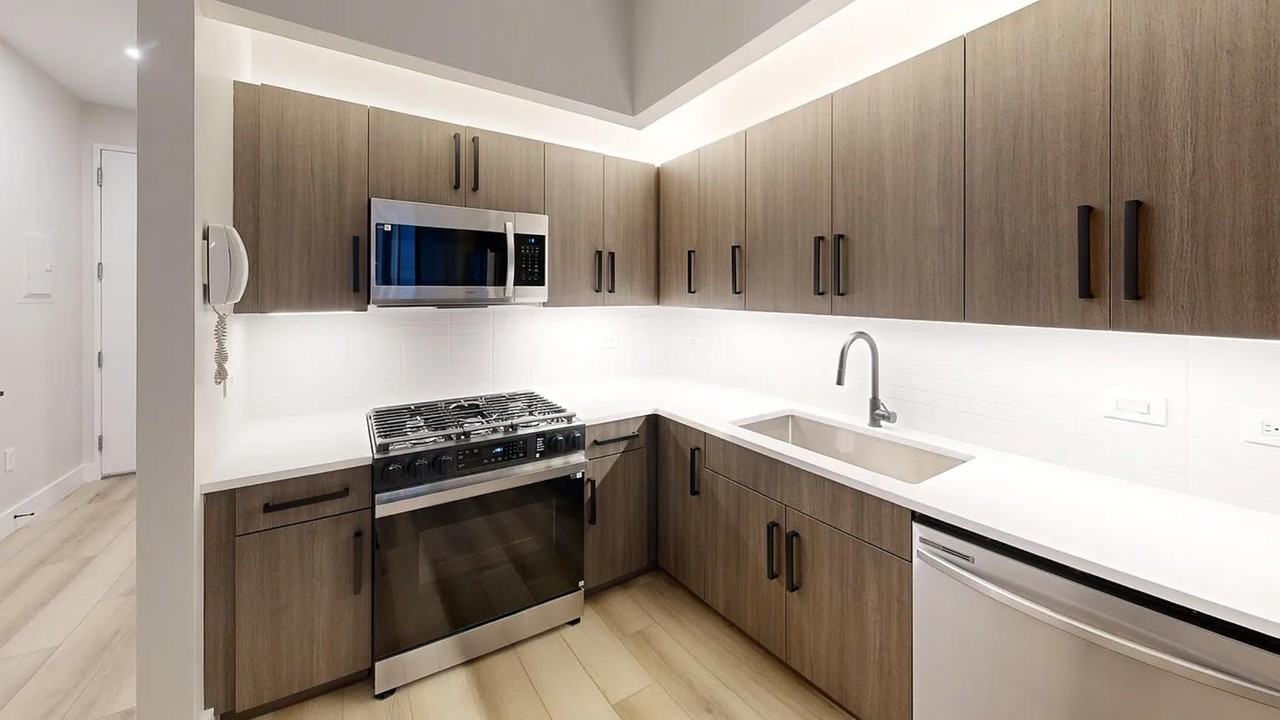 Listing photo 1 of 5