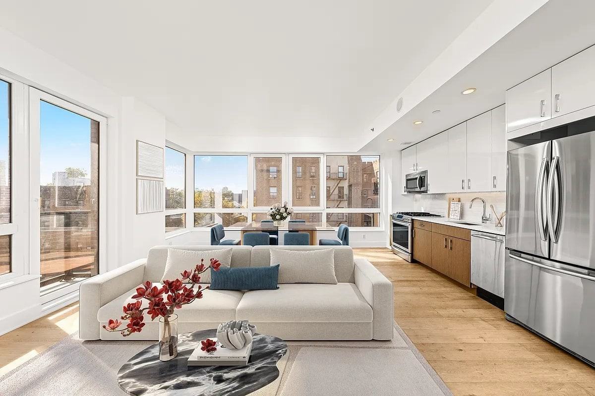 Listing photo 1 of 5