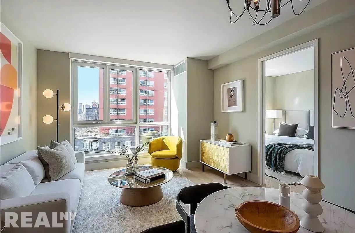 Listing photo 1 of 5